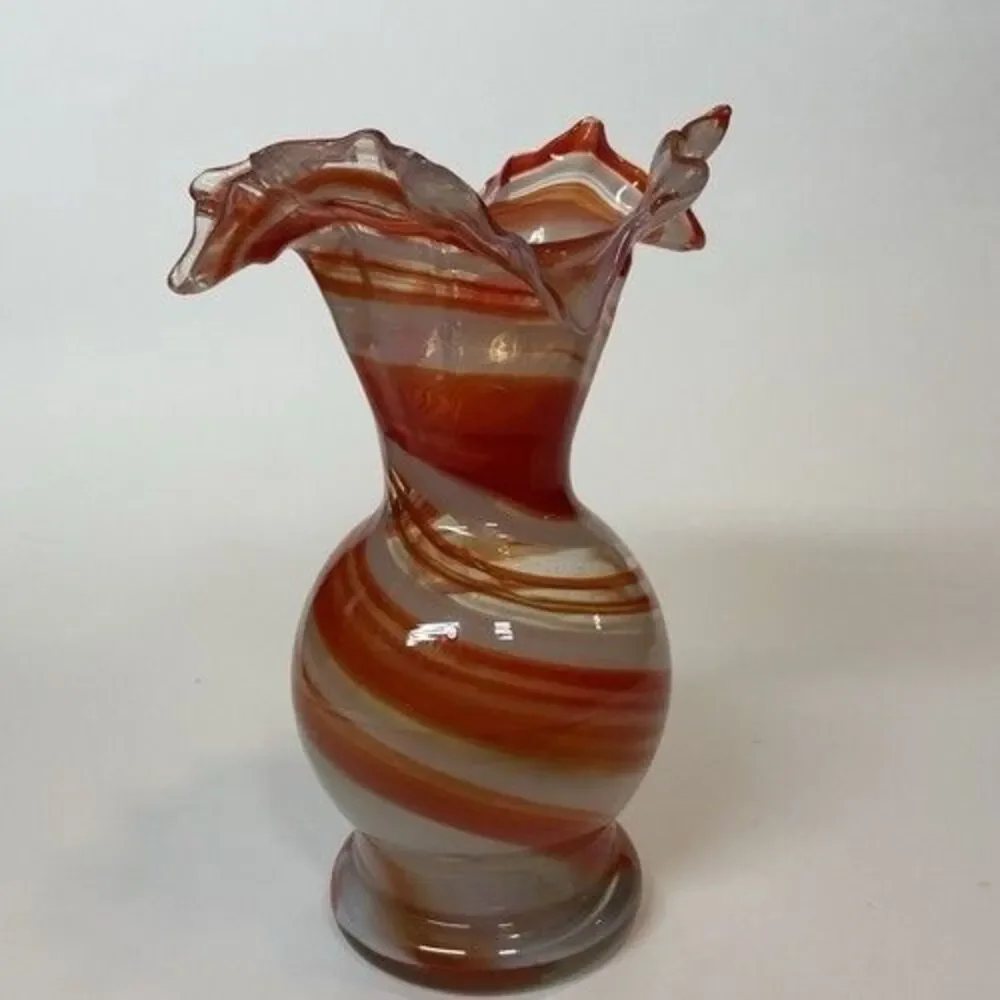 Vintage Smith's‎ Old Timer Hand Blown Swirl Glass Vase w/ Ruffles 6.75